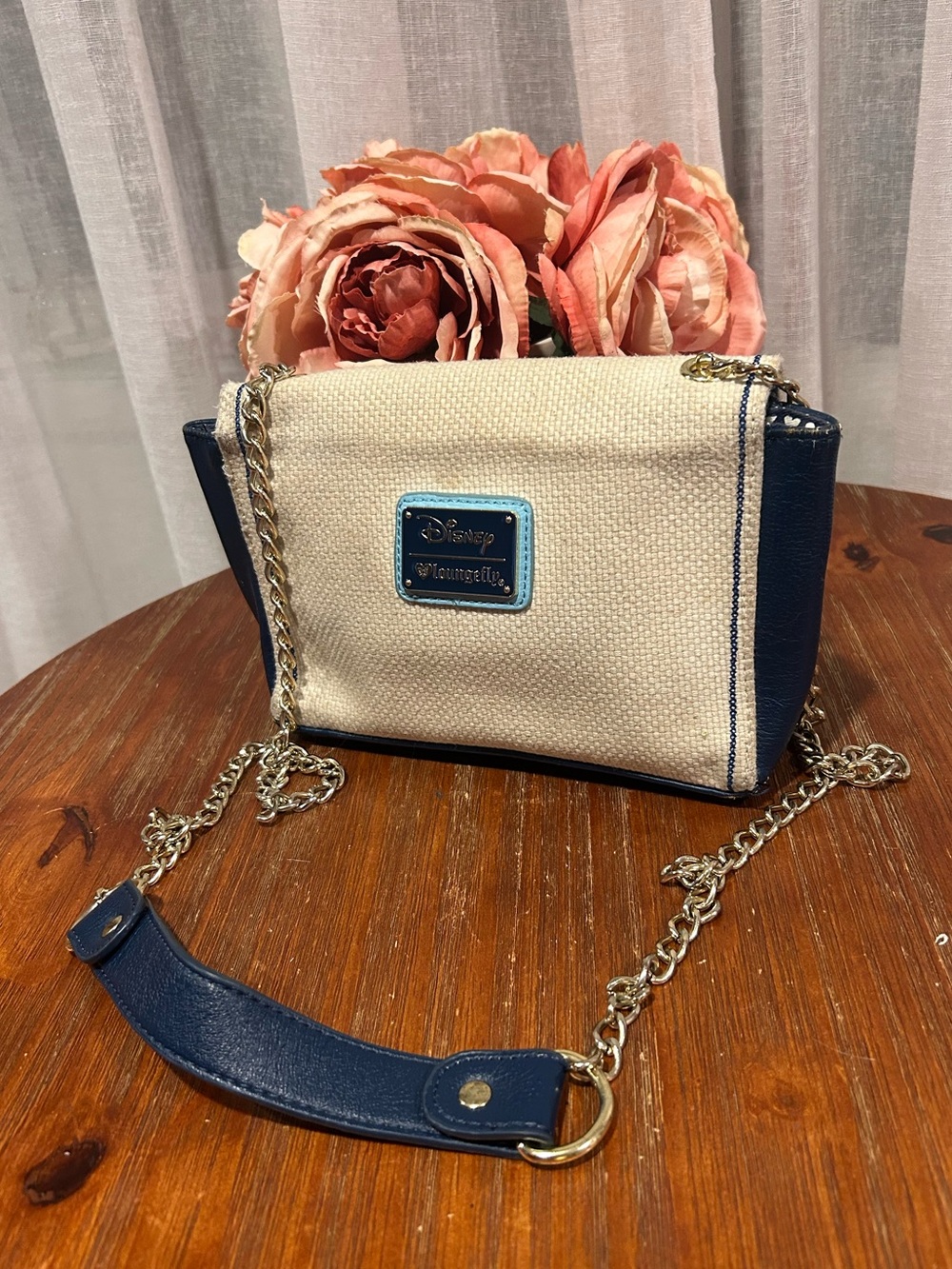 Disney Loungefly Winnie the Pooh Embroidered Crossbody Purse - Picture 4 of 4